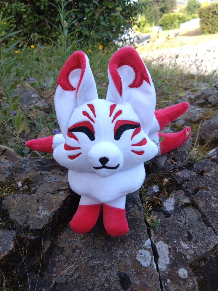 Peluche de renard à neuf queues de la mythologie japonaise